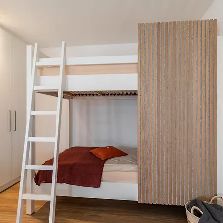 1 Parkside Apartment *