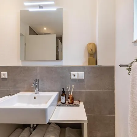 1 Parkside Apartment