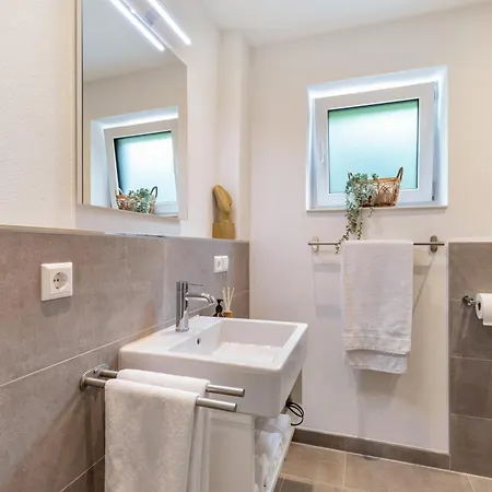 1 Parkside Apartment *